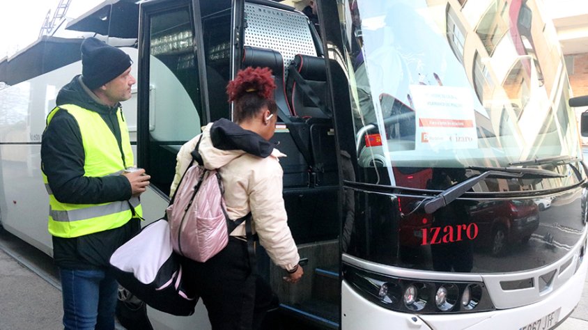 Renfe ha habilitat un servei d’autobusos amb parada a totes les estacions, però els usuaris han lamentat la falta d’informació prèvia