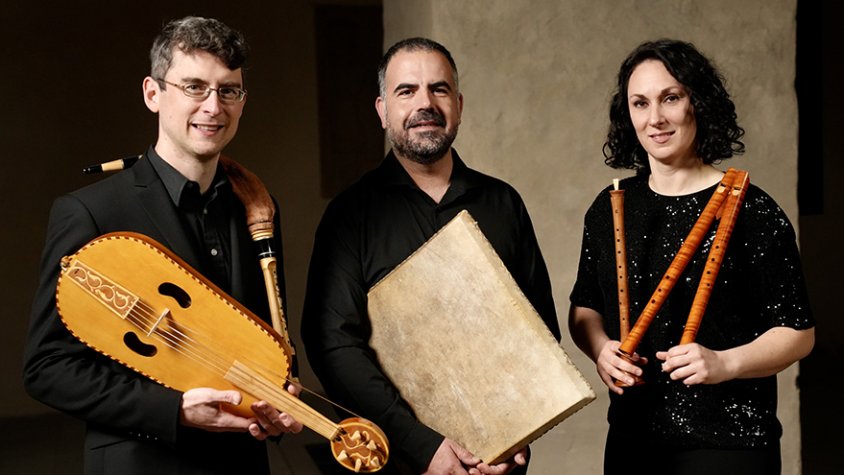 Viatjar 800 anys en un concert no és cap contradicció per als tres músics de l'ensemble Quidni