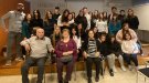 La gent gran del Centre de Dia Marinada de Roda interactua amb alumnes de l'Institut Andreu Nin del Vendrell