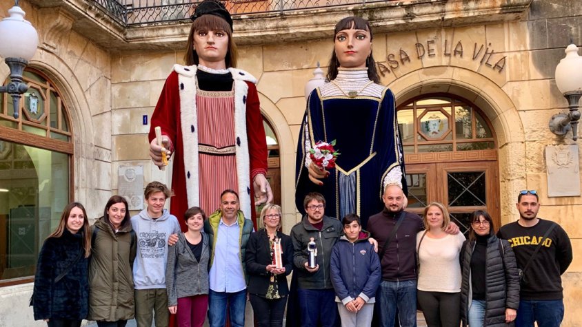 Es posen a la venda les figures dels Gegants del Vendrell