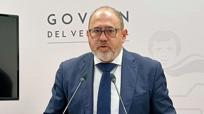 Jero Merino el regidor de llicències urbanístiques, durant el discurs a l'Ajuntament del Vendrell