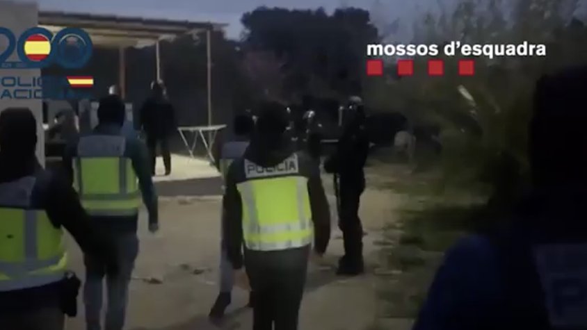 La investigació continua oberta i els cossos policials no descarten altres detencions relacionades amb l'organització criminal.