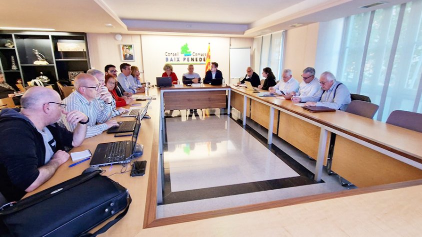 El territori del Pla Territorial del Penedès comprèn la totalitat de l’Alt i Baix Penedès, Garraf i una part de l’Anoia, abasta un total de 72 municipis amb una població de 499.000 habitants.