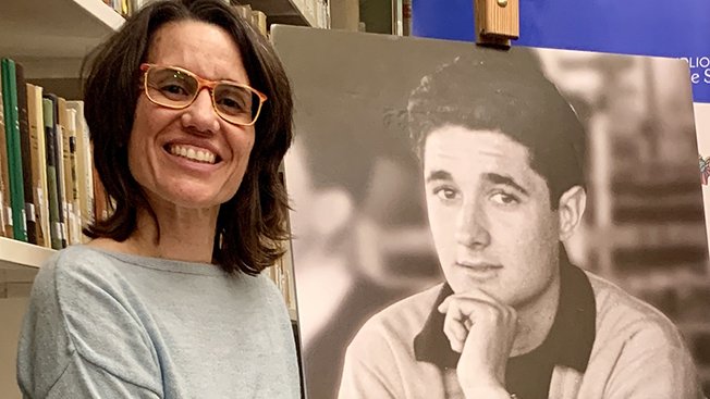 L'autora del llibre Isabel Ullate Valls presentant la seva obra "El noi de l’autobús"