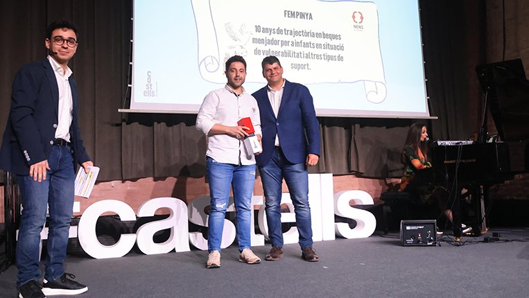 Moment de l'entrega del guardó per als Nens del Vendrell pel projecte 'Fem Pinya'
