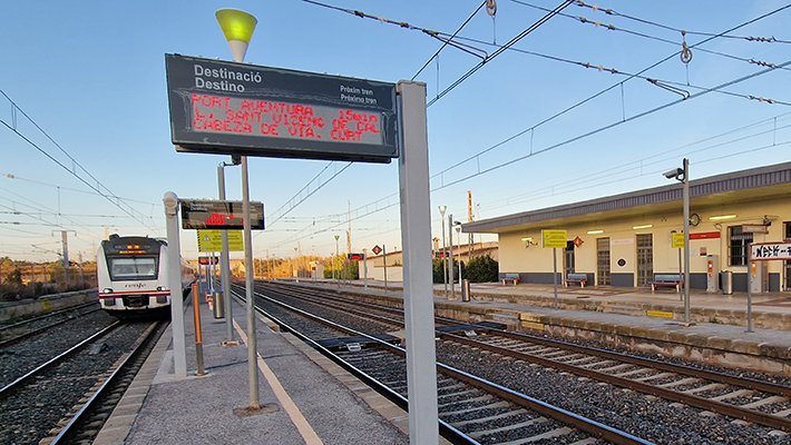 Els usuaris del Baix Penedès estan farts d’haver d’aguantar dia si i dia també retards, trens