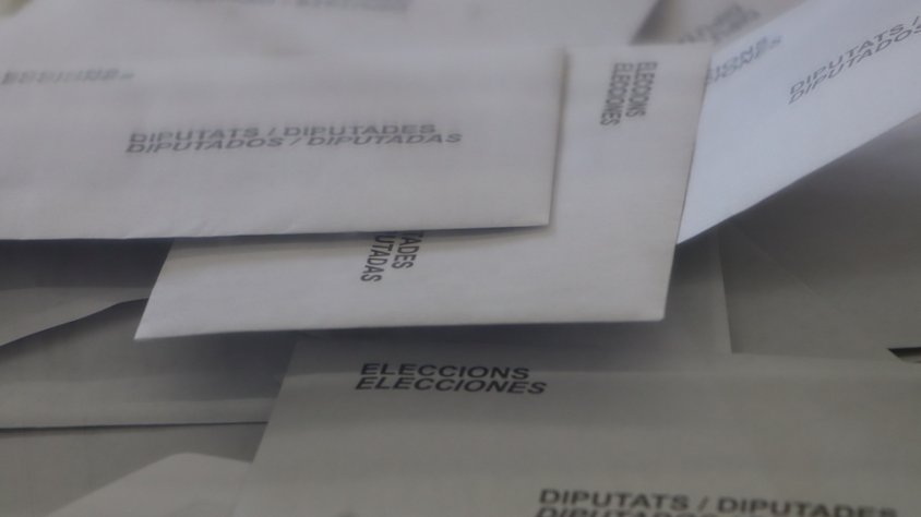 Tanquen els col·legis electorals i comença el recompte de vots