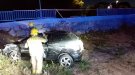 Un cotxe xoca contra una tanca i s'estimba per un marge de dos metres a Santa Oliva