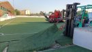 Es substitueix la gespa artificial del camp de futbol del CE Vendrell amb el suport de l'Ajuntament del Vendrell