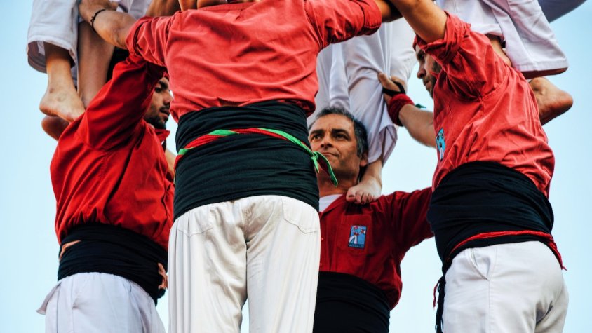 Els Nens del Vendrell i la Colla Joves Xiquets de Valls (la Muixerra) rebran la copa del Concurs de Castells de 1952