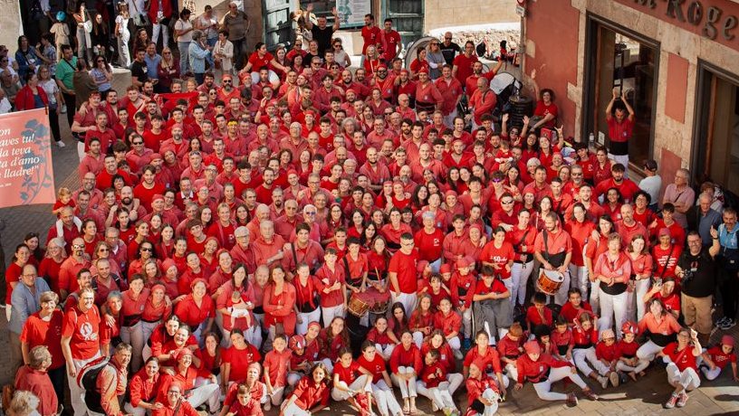 Foto grupal dels Nens del Vendrell durant la Diada de St. Zacaries