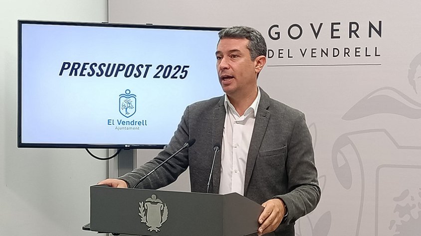 L’alcalde del Vendrell, Kenneth Martínez, presentant els pressupost 2025