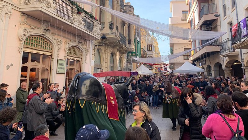 En paral.lel, hi haurà un gran mercat de productes relacionats amb la punta al coixí amb més de 20 parades especialitzades
