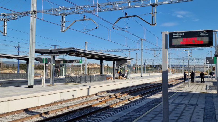 L’estació de l’Arboç, completament remodelada compta amb accessos subterranis a les andanes i és accessible per a persones amb mobilitat reduïda gràcies a la instal.lació d’ascensors.