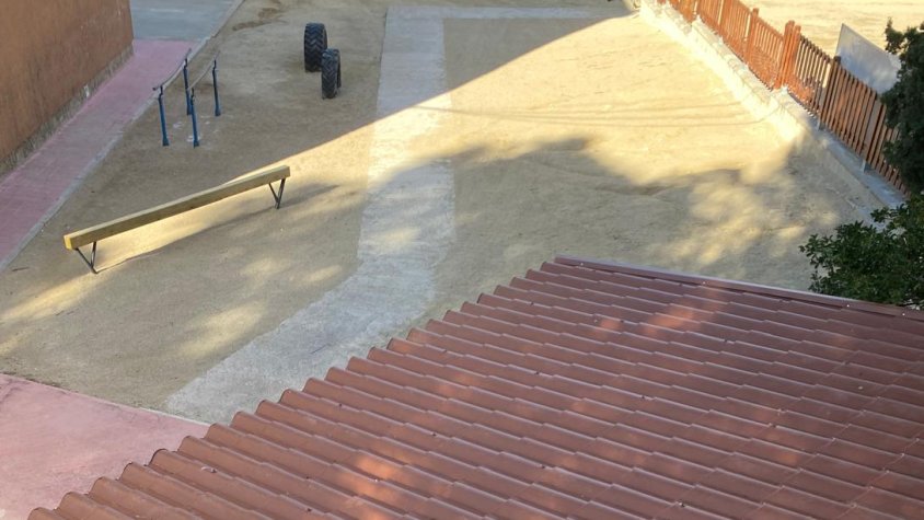L'Ajuntament de l'Arboç retira els sostres d'amiant de l'Escola Sant Julià.