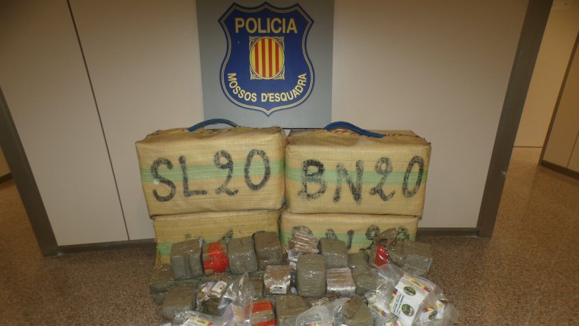 Detingut al Vendrell el conductor d’un vehicle que transportava amb el mètode “Go Fast” prop de 210 Kg d’haixix