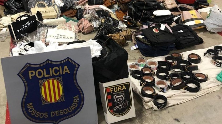Els Mossos d’Esquadra desarticulen una xarxa que proveïa els top manta del Baix Penedès