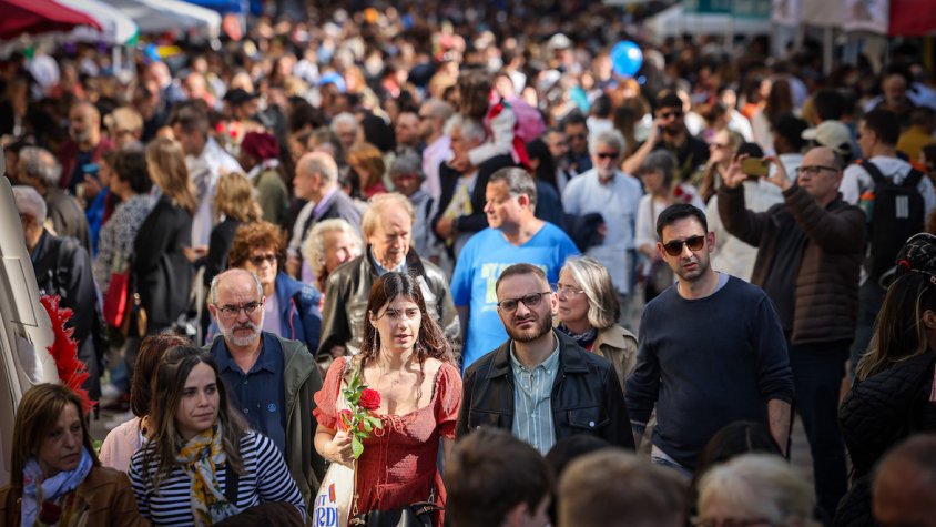 Xavier Bosch, Joël Dicker, Sílvia Soler, Javier Cercas i María Dueñas, autors més venuts per Sant Jordi