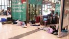 Caos i incertesa entre els usuaris de Rodalies i l'alta velocitat a l'estació de Sants