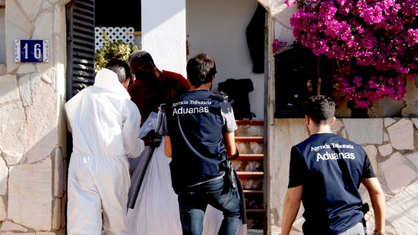 Detingudes 29 persones i desmantellades tres organitzacions en un macrodispositiu contra el tràfic de drogues i armes, entre ells el Vendrell