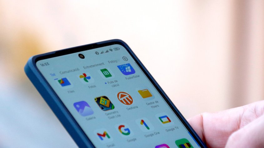 Educació prohibeix l'ús dels mòbils també a l'aula i eliminarà tauletes i restringirà pissarres digitals a infantil
