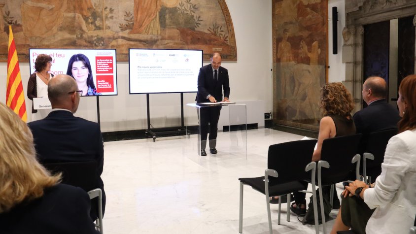 Uns 2.000 estudiants faran pràctiques remunerades a l’administració catalana en els pròxims 4 anys