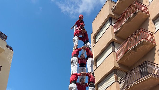 Els Nens del Vendrell van obrir plaça amb un 3 de 8 descarregat, el primer castell de la història que veu la placeta de França