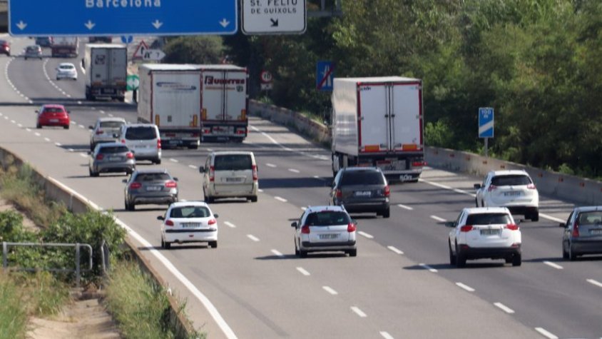 Un accident a l'AP-7 a Sant Jaume dels Domenys deixa un únic carril obert en sentit Barcelona