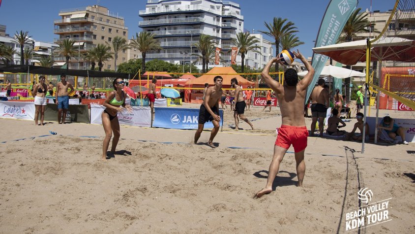 Les platges del Vendrell i Segur de Calafell acullen la 9a edició del Beach Volley KDM Tour