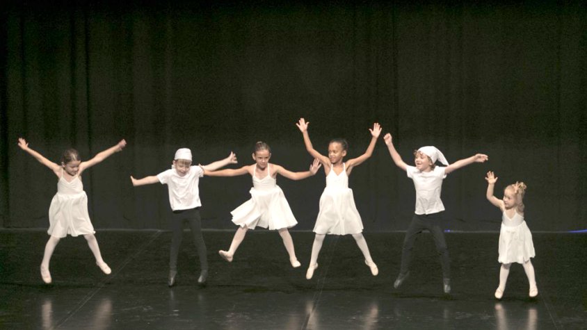 L’aula de dansa de l’EMMPAC actua al TÀG aquest dissabte