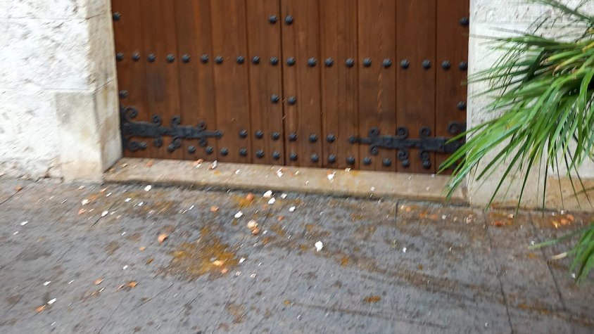 Denunciem un atac vandàlic contra la façana històrica de l’Ajuntament de l’Arboç