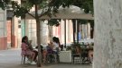 El govern espanyol aprova l’avantprojecte de llei que prohibeix fumar en terrasses i estacions de transport