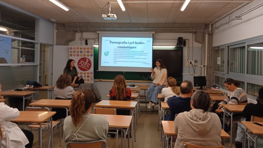 El programa #preguntaopassa continua treballant la prevenció de les violències masclistes entre el jovent del Baix Penedès