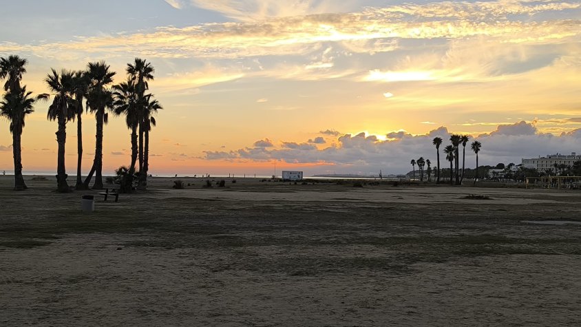 Es presenta una nova edició de l’activitat per gaudir d’una espectacular posta de sol a la platja de Coma-ruga