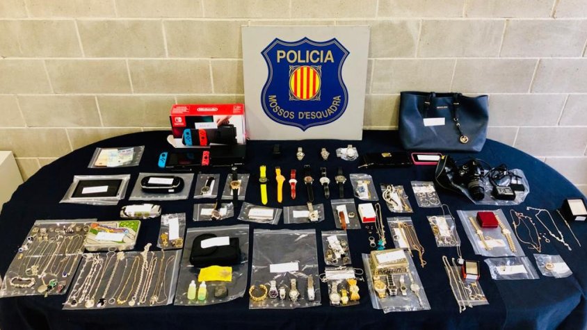 Els Mossos detenen tres homes per robar en cinc domicilis de les comarques de Barcelona, Lleida i Tarragona