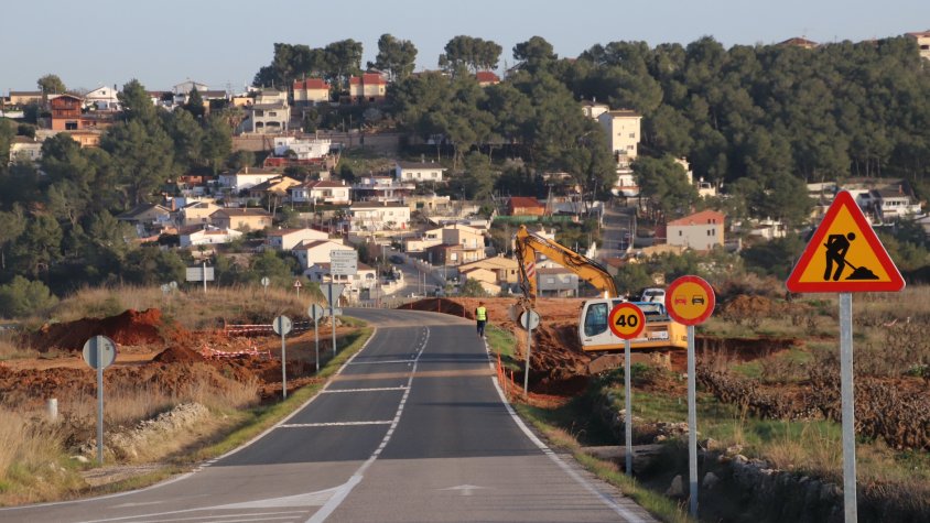 El conductor d’un turisme ha mort en una sortida de via a la T-240 a la Bisbal del Penedès