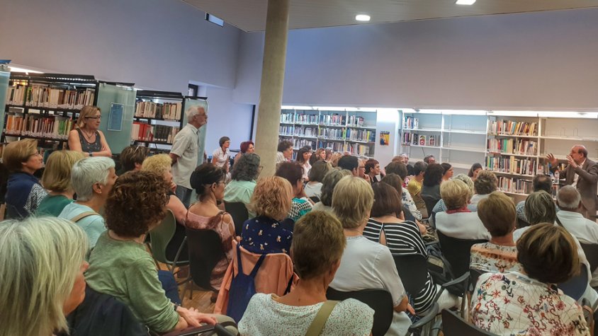 Cloenda del Club de Lectura de la Biblioteca Pública Terra Baixa amb la visita d’Antoni Bassas
