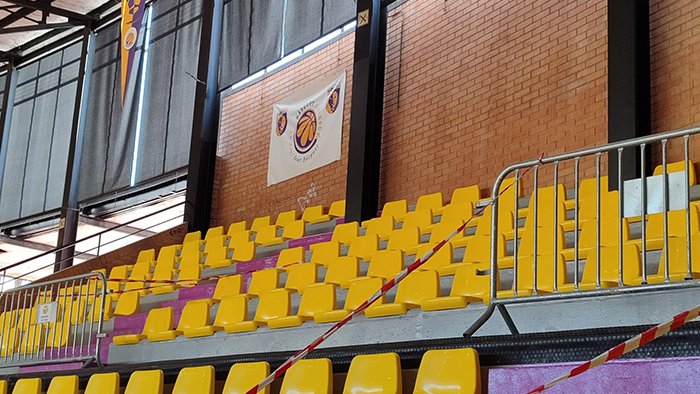 S’ha ampliat amb 15 seients nous a cada lateral de la graderia