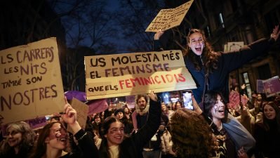 Prop del 40% d’homes creu que la crítica als acudits masclistes és exagerada o que el feminisme ha anat massa lluny