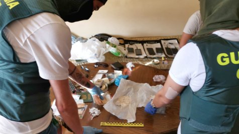 La Guàrdia Civil deté set persones a qui intervé, entre altres, 2 quilos de marihuana, més de 800 grams d’heroïna i 200 de cocaïna
