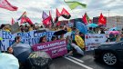Centenars de docents tallen la Ronda Litoral de Barcelona en una nova jornada de vaga a tot Catalunya