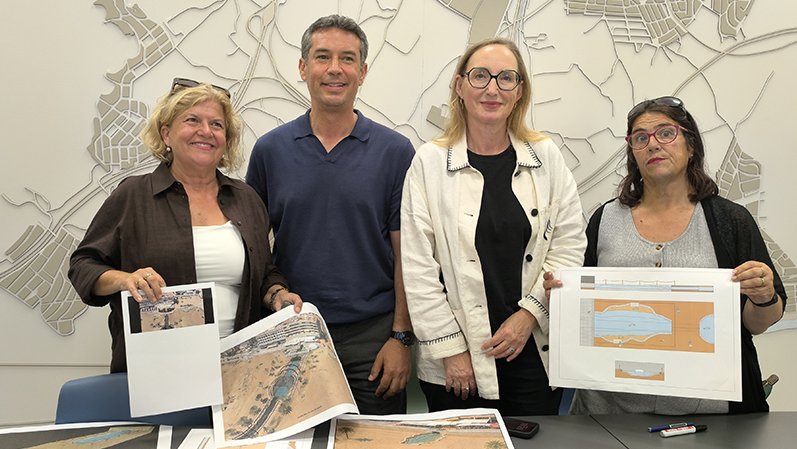 L’alcalde del Vendrell, Kenneth Martínez, i la regidora de Platges, Marta Tobella, s’han reunit amb una representació de veïnes i veïns dels nuclis marítims