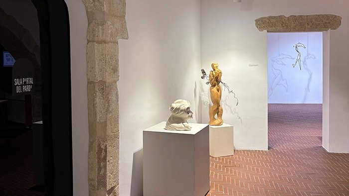 L’exposició “ESSENCIALS (...) La força del silenci” amplia la seva proposta amb tallers, mindfulness i teatre