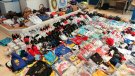 Intervenció de 900 articles destinats a la venda il·legal
